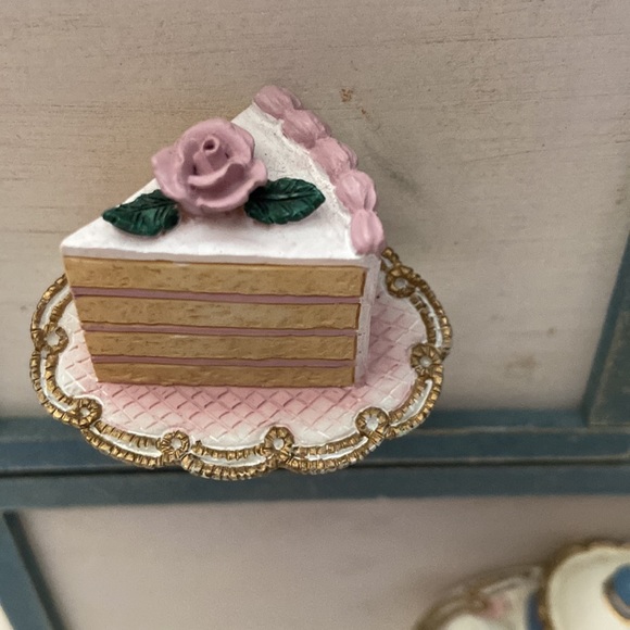 Absolutely cute shabby chic drawer storage - Picture 2 of 9